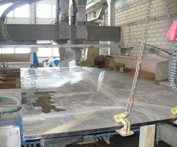 mit Wasserstrahlschneiden Werkstoff Titan zuschneiden